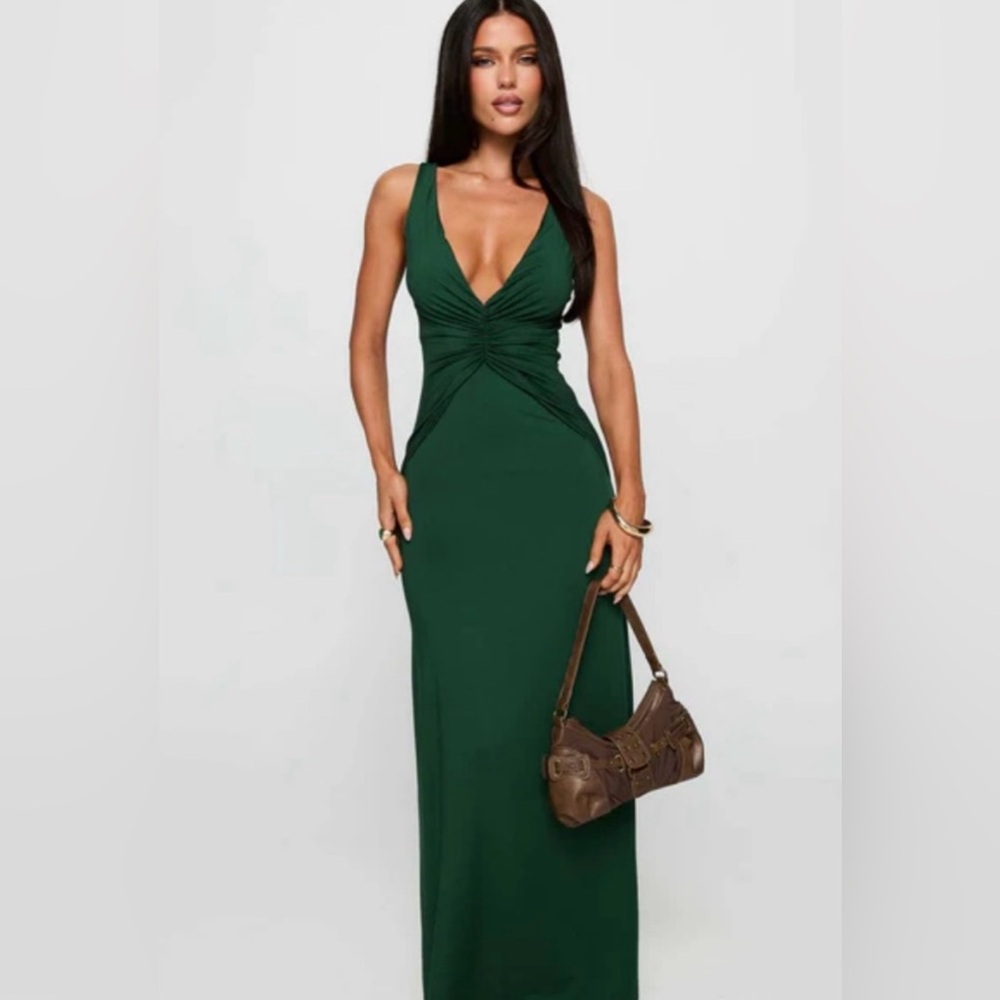 New princess polly FREDERICA PLUNGE
MAXI DRESS FOREST GREEN